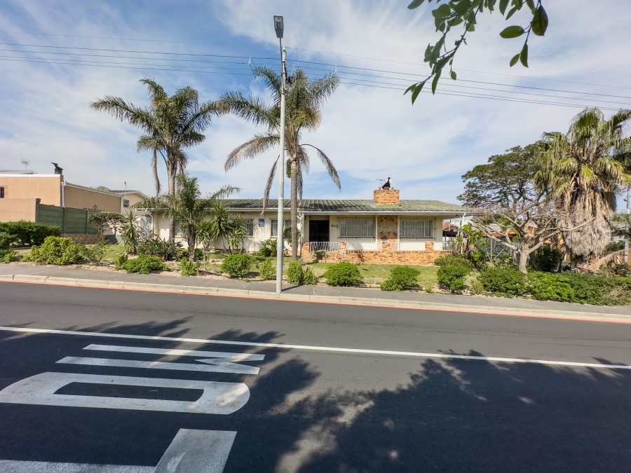 5 Bedroom Property for Sale in Avondale Western Cape